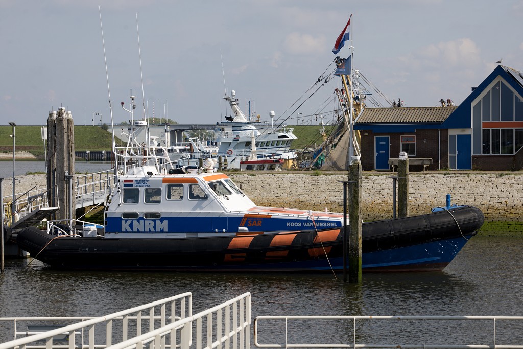 KNRM Koninklijke Nederlandse Redding Maatschappij hdr sar reddingsboot lifeguard scheepvaart zeevaart koopvaardij marine